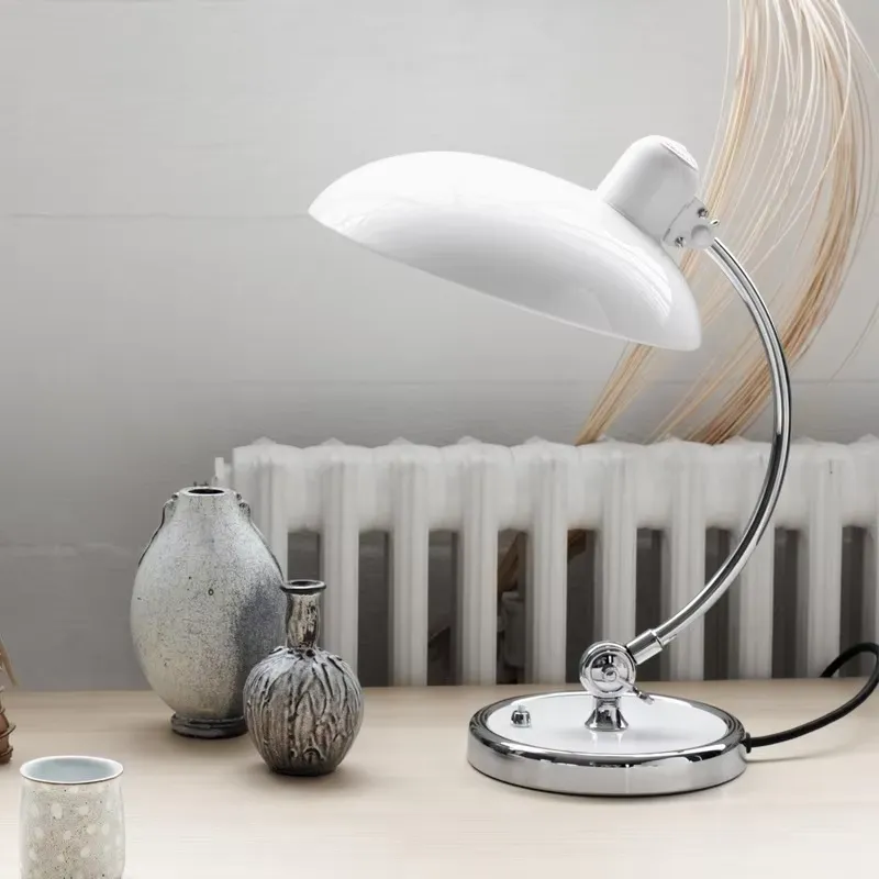 モダンなコードレスアイロン型デスクランプ。クラシックな曲線デ - Light Switch のレビューと価格