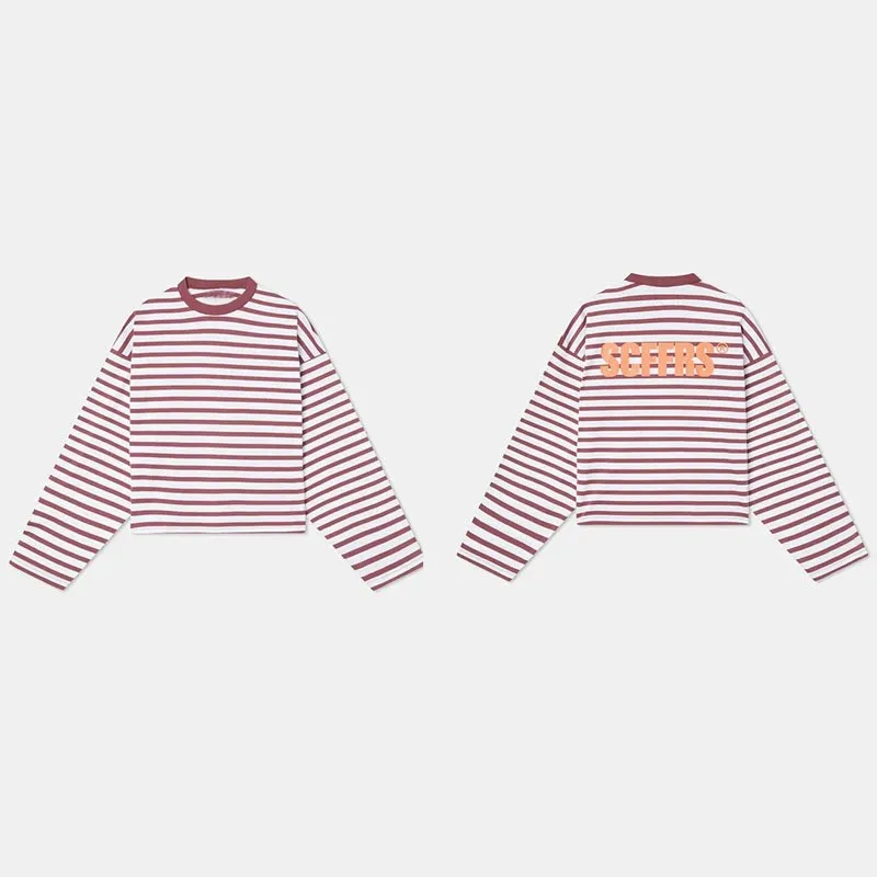 ユニセックスの長袖Tシャツ。ゆったりとしたストライプ柄で、背 - Wallpaper のレビューと価格